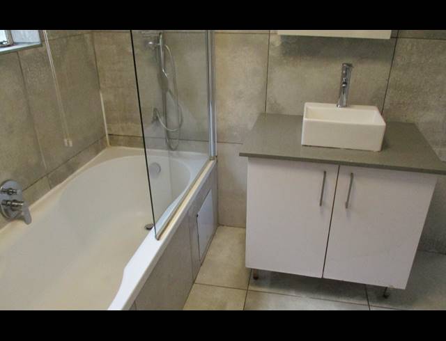 2 BEDROOM APARTMENT FOR SALE IN HELDERKRUIN
